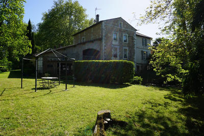 Maison - 220 m² - 8 pièces