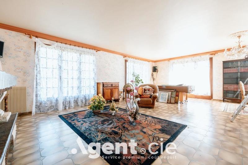 Maison - 240 m² - 7 pièces