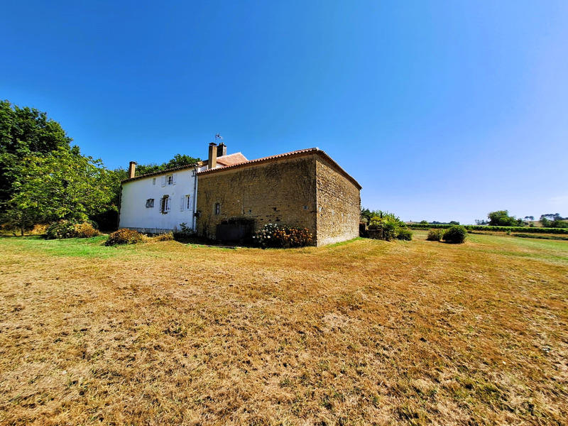 Propriété - 191 m² - 6 pièces