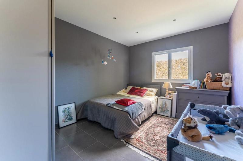 Propriété - 215 m² - 9 pièces