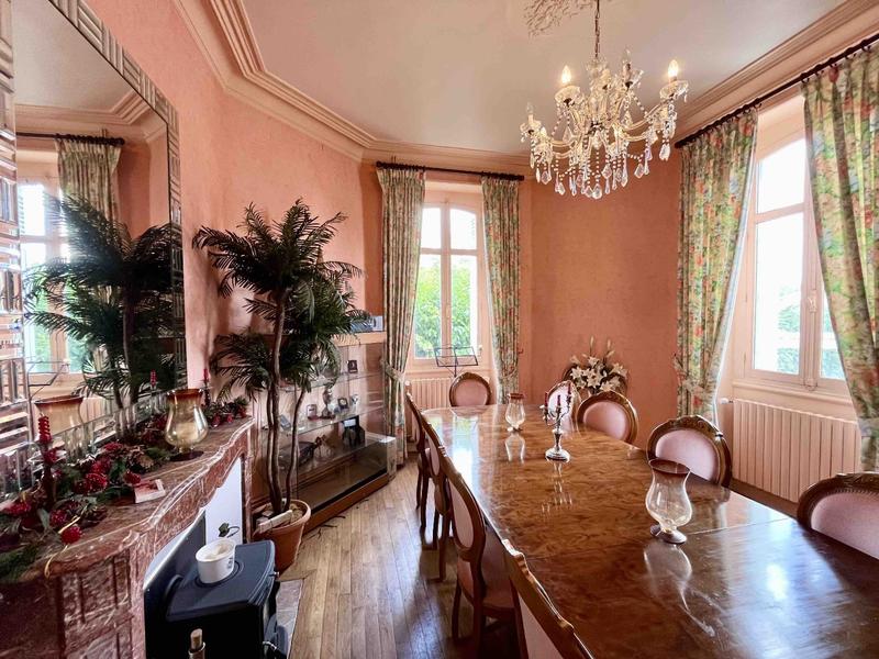 Maison - 222 m² - 9 pièces