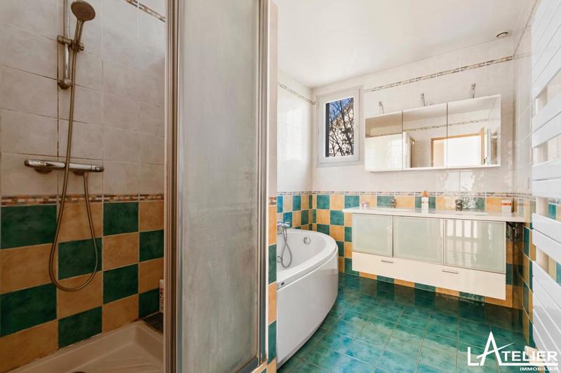 Maison - 196 m² - 7 pièces