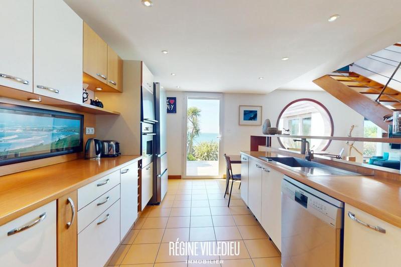 Maison - 198 m² - 8 pièces