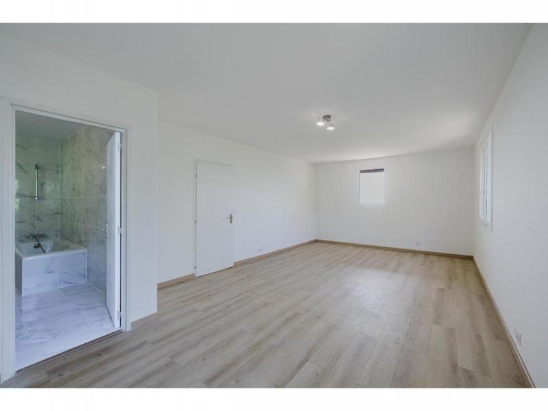 Maison - 239 m² - 7 pièces