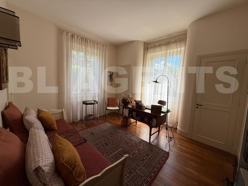 Demeure - 260 m² - 8 pièces