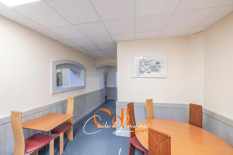 Local commercial - 126 m² - 2 pièces