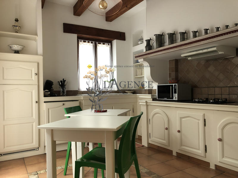 Maison - 271 m² - 9 pièces