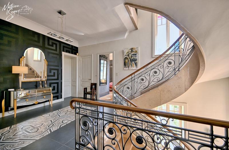 Propriété - 525 m² - 13 pièces