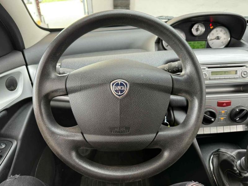 Lancia Ypsilon 1.2 i 60 Cv. 5 Places