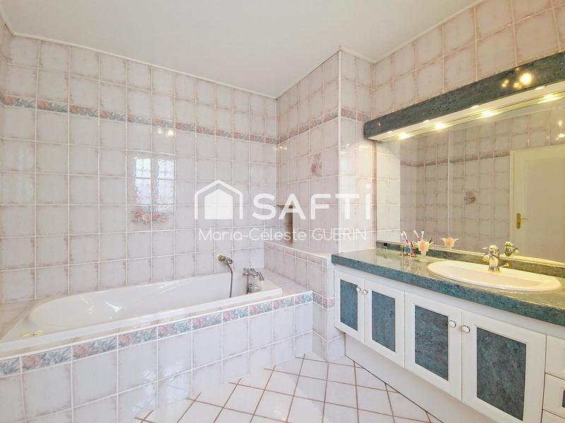 Maison - 248 m² - 7 pièces