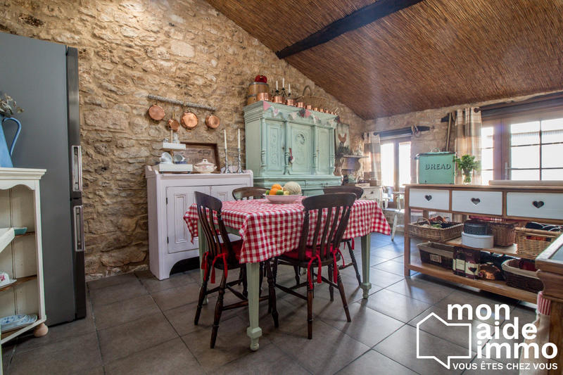 Maison - 240 m² - 15 pièces