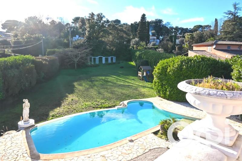 Villa - 243 m² - 6 pièces