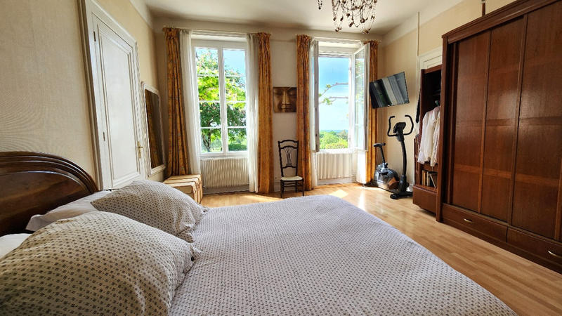 Maison - 251 m² - 8 pièces