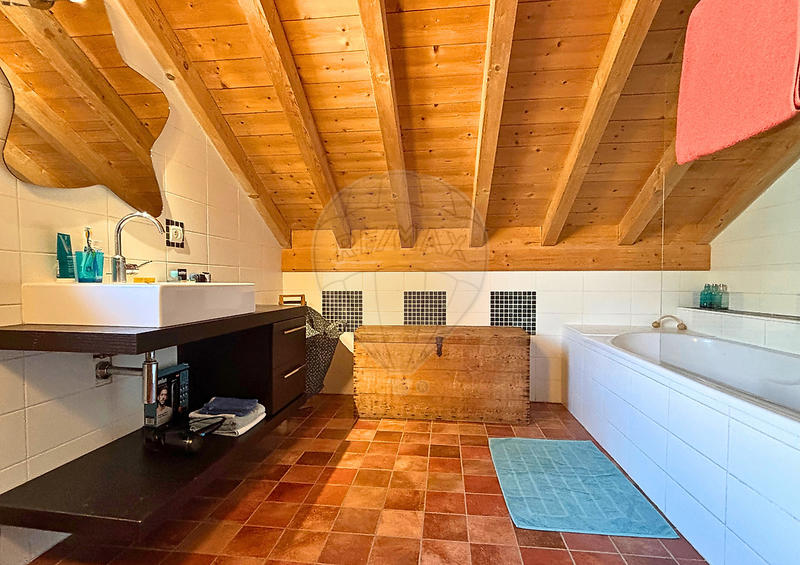 Maison - 201 m² - 7 pièces