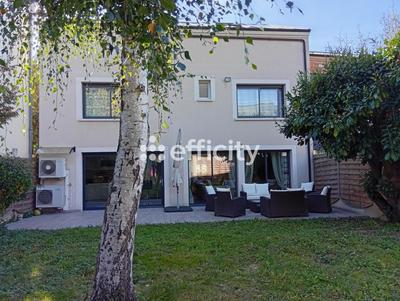 Maison - 235 m² - 6 pièces