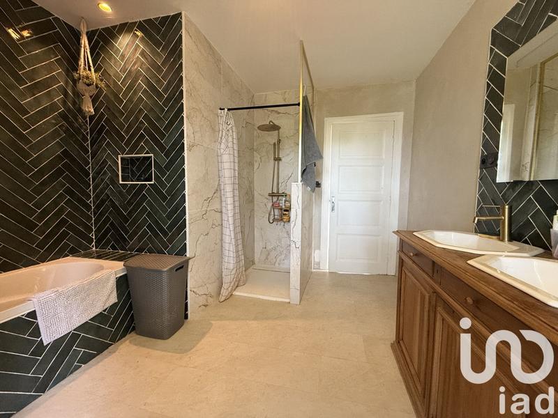 Maison - 197 m² - 8 pièces