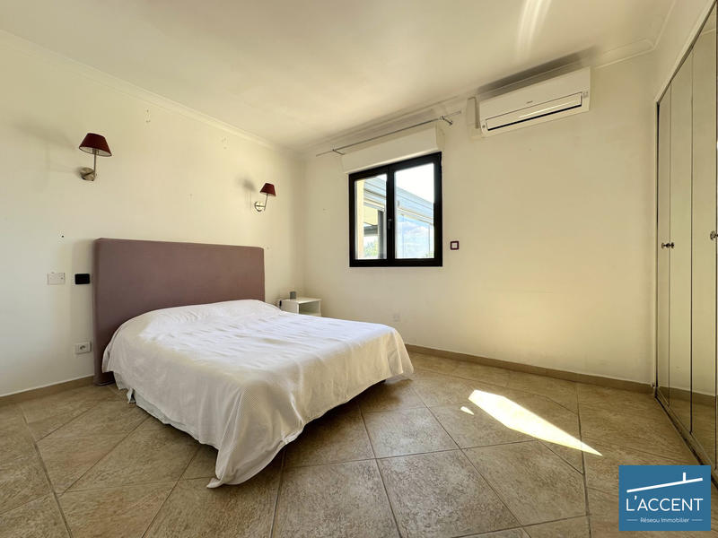 Maison - 370 m² - 7 pièces