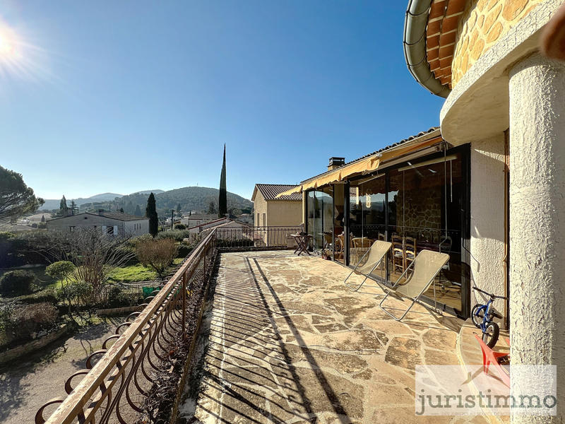 Maison - 220 m² - 9 pièces