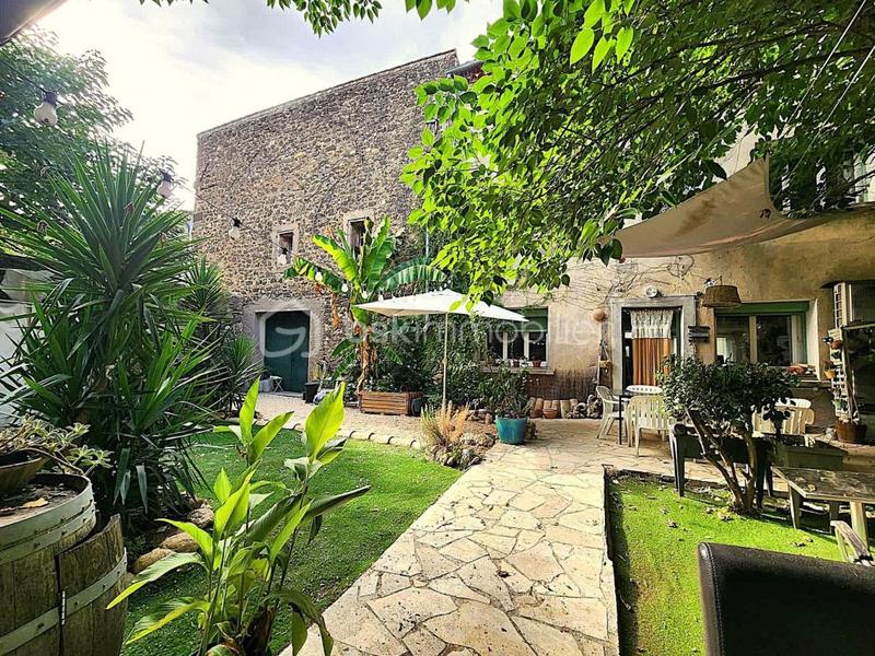 Maison - 246 m² - 10 pièces