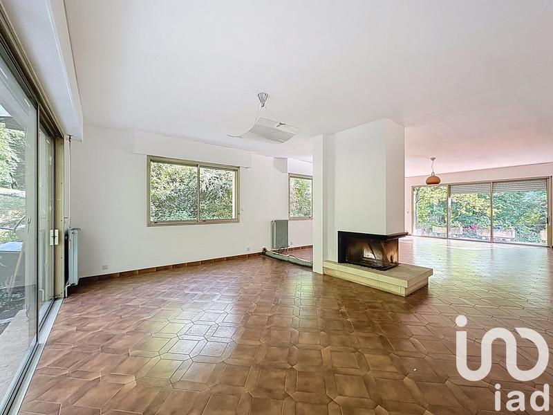 Maison - 375 m² - 10 pièces