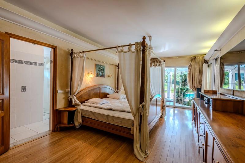 Maison - 380 m² - 9 pièces