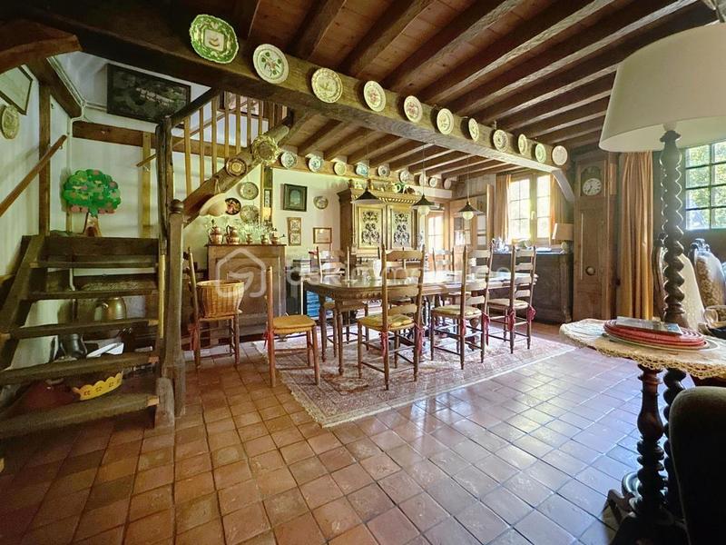 Propriété - 290 m² - 10 pièces