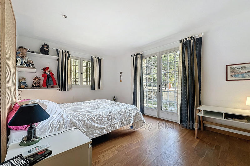 Maison - 250 m² - 8 pièces