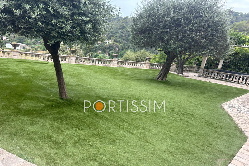 Maison - 240 m² - 5 pièces