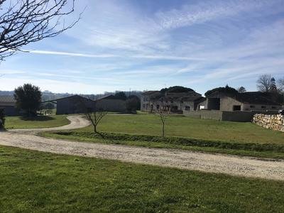 Maison - 305 m² - 12 pièces