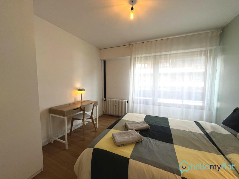 Appartement - 80 m² - 5 pièces