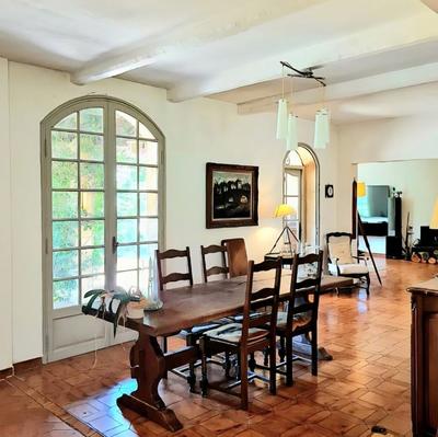 Maison - 236 m² - 7 pièces