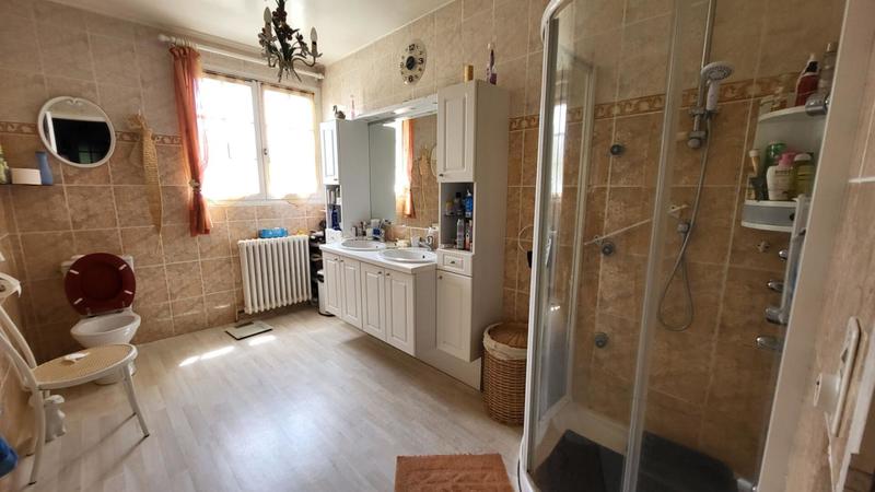 Maison - 210 m² - 6 pièces