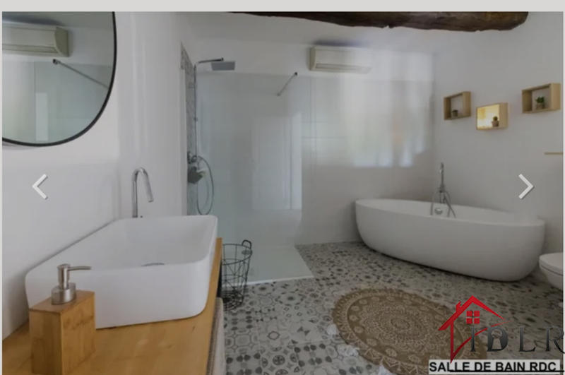 Propriété - 245 m² - 10 pièces