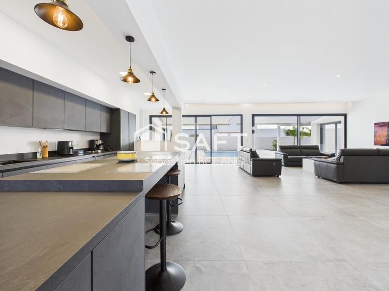 Maison - 250 m² - 6 pièces