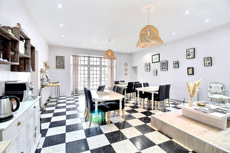 Propriété - 408 m² - 15 pièces