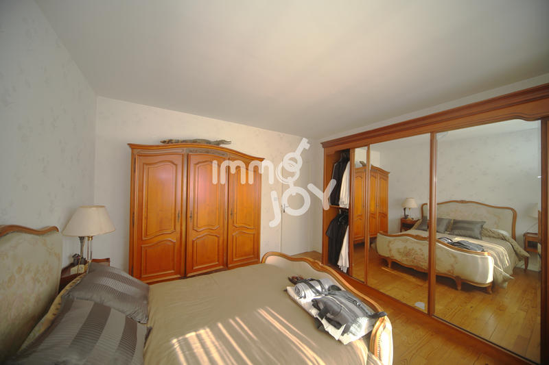 Maison - 180 m² - 6 pièces