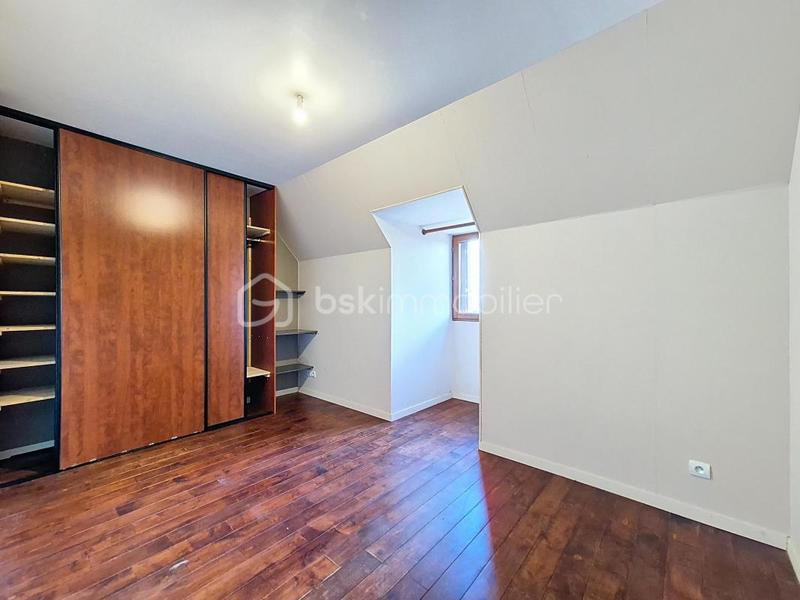 Maison traditionnelle - 195 m² - 9 pièces