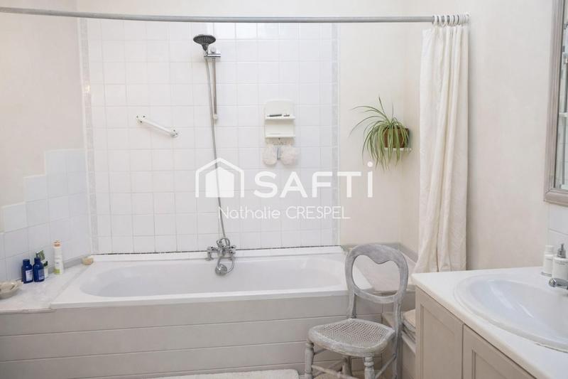 Propriété - 180 m² - 11 pièces