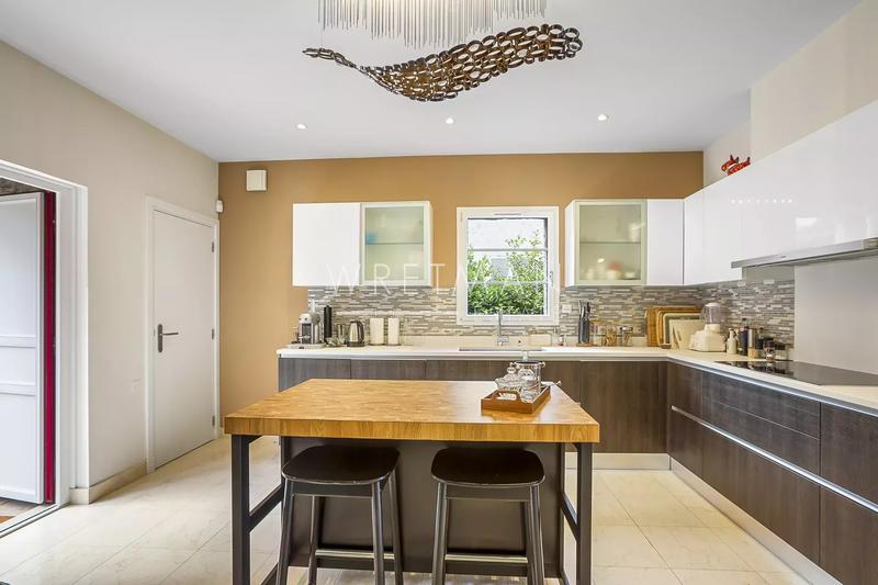 Villa - 270 m² - 7 pièces