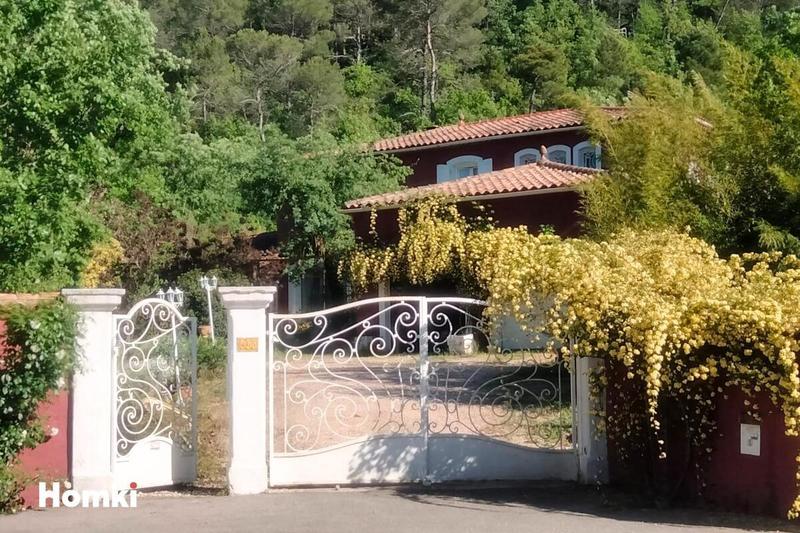 Villa - 324 m² - 8 pièces