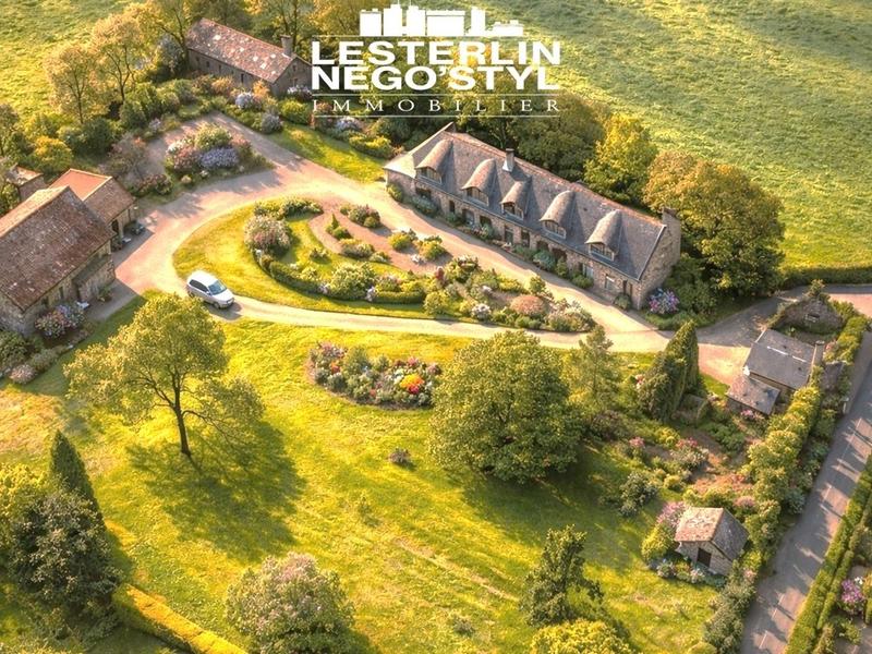 Propriété - 250 m² - 8 pièces