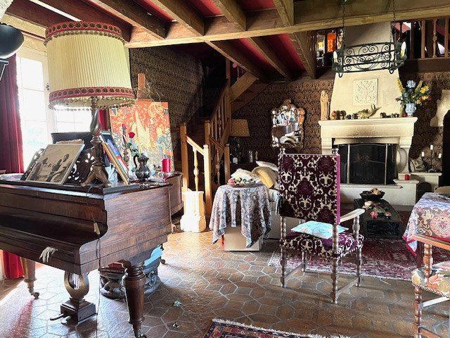 Maison - 257 m² - 8 pièces