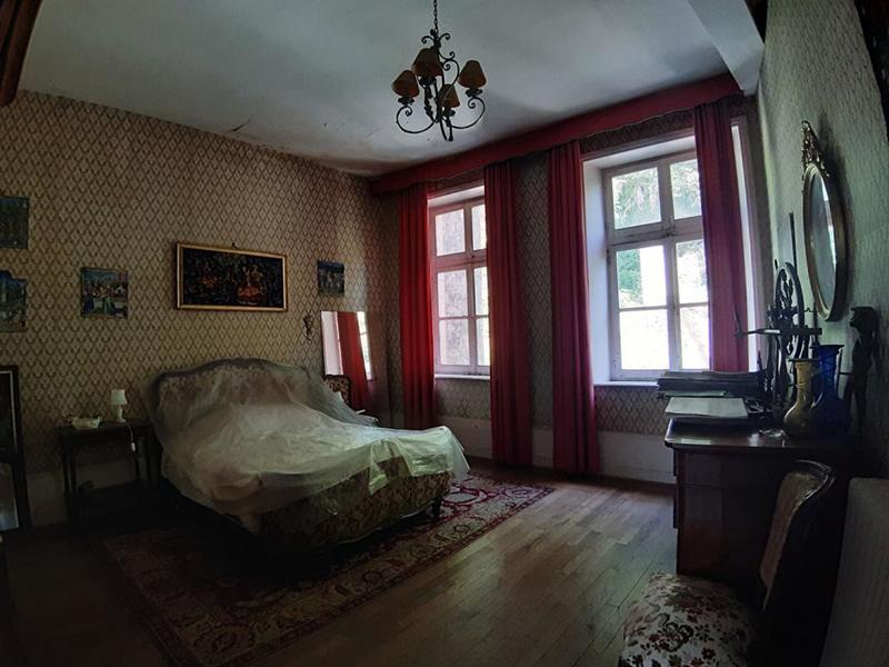 Maison - 232 m² - 8 pièces