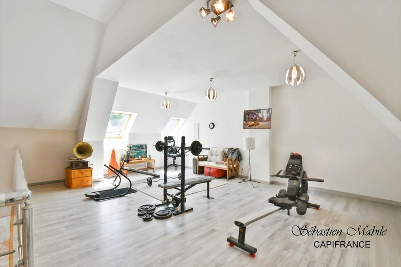 Maison - 212 m² - 7 pièces