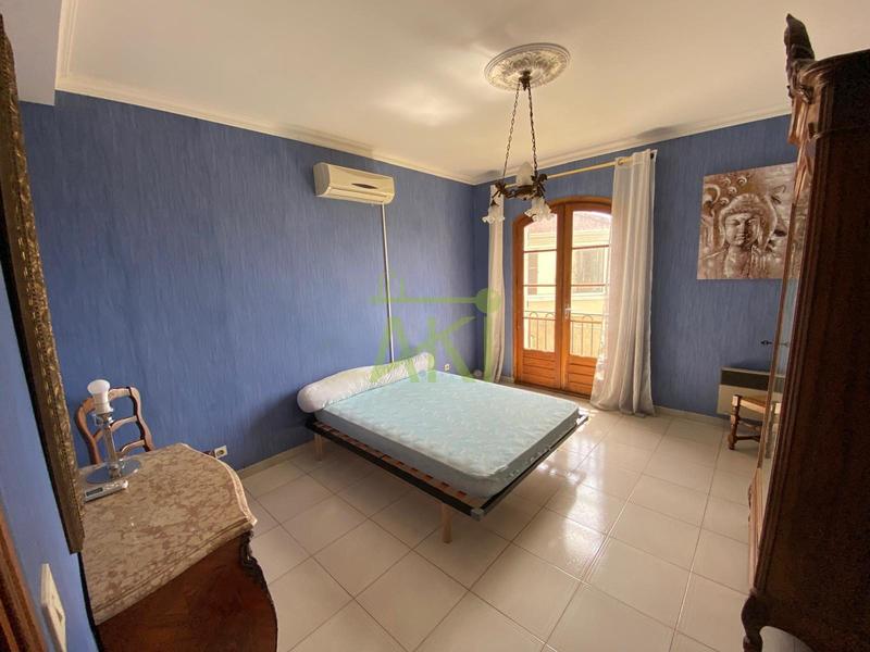 Maison traditionnelle - 353 m² - 9 pièces