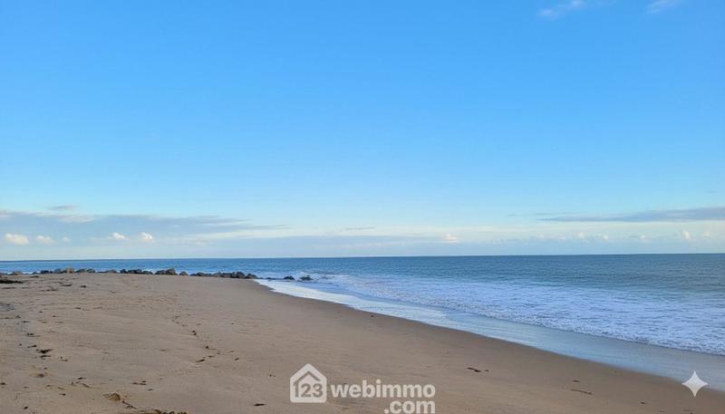 Maison - 222 m² - 8 pièces