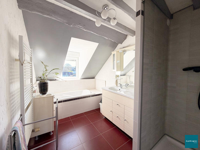 Maison ancienne - 242 m² - 10 pièces