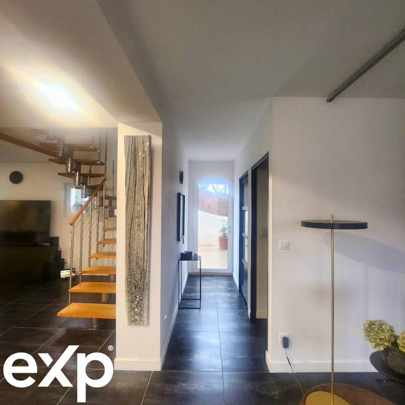 Maison traditionnelle - 214 m² - 4 pièces