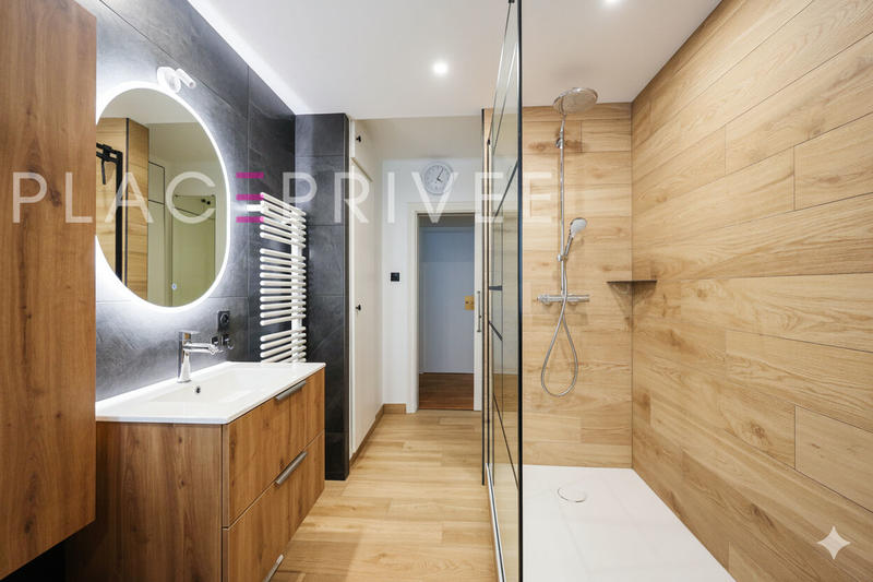 Appartement - 227 m² - 8 pièces