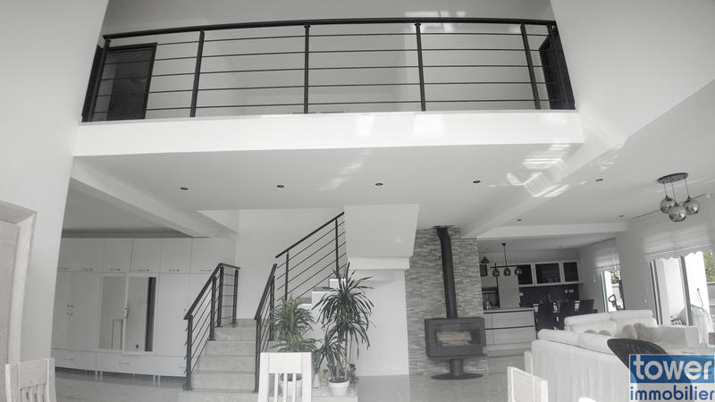 Maison - 203 m² - 7 pièces